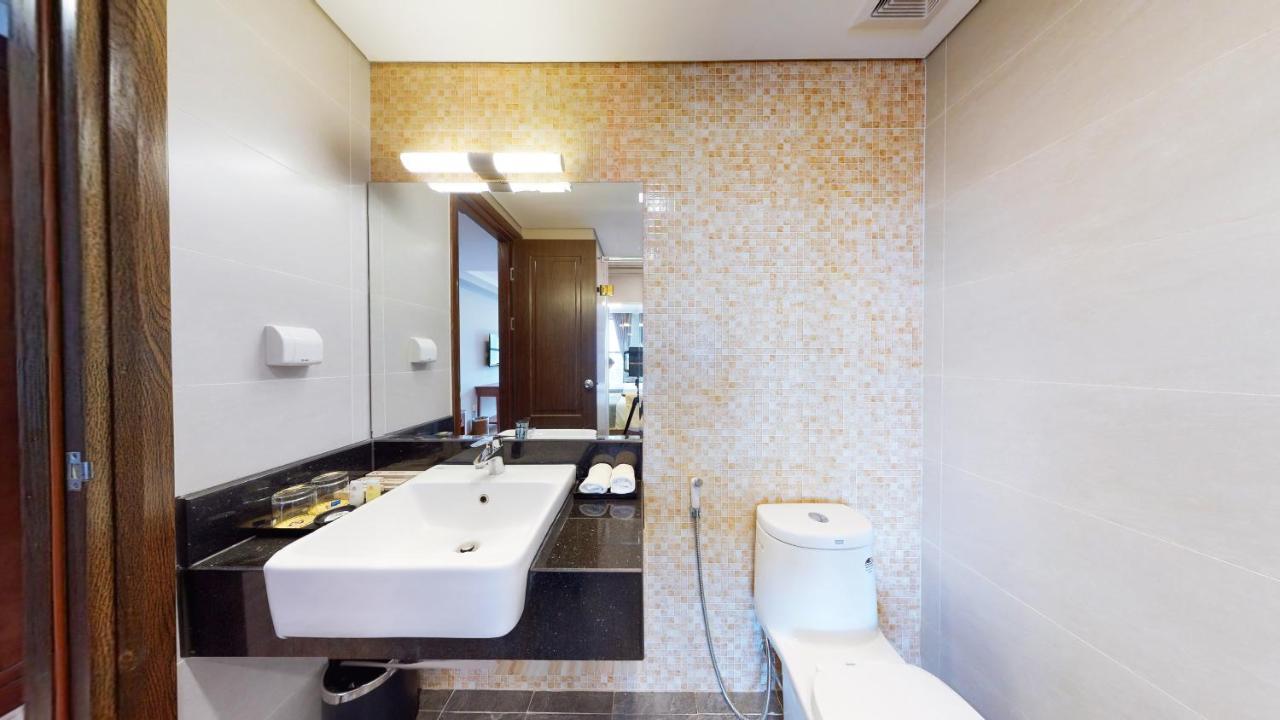 Cau Giay Hotel - By Bay Luxury Hanoi Exterior photo
