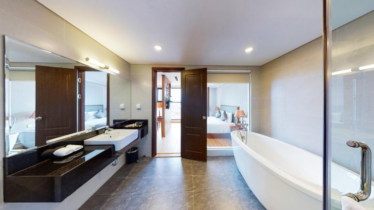 Cau Giay Hotel - By Bay Luxury Hanoi Exterior photo