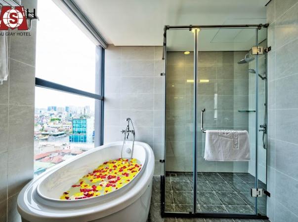 Cau Giay Hotel - By Bay Luxury Hanoi Exterior photo